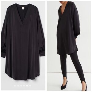 Relaxed-fit,knee-length tunic in satin.